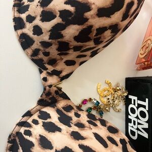 BEAUTIFUL LEOPARD 36DD VICTORIAS SECRET BRA!! NEW